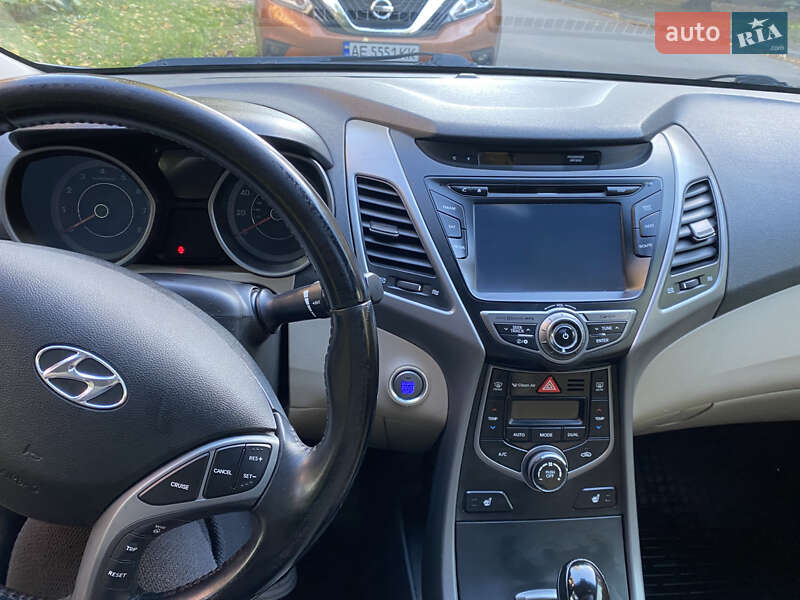 Седан Hyundai Elantra 2015 в Днепре