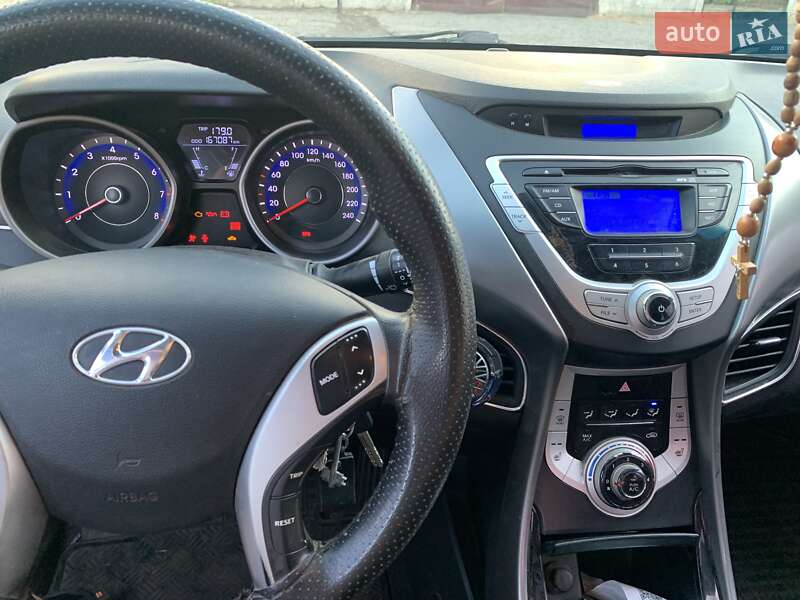 Седан Hyundai Elantra 2012 в Кривом Роге