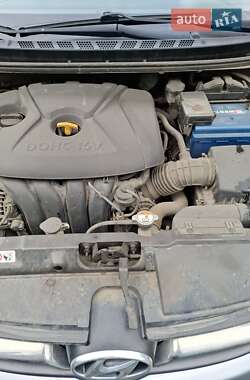 Седан Hyundai Elantra 2013 в 