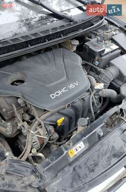 Седан Hyundai Elantra 2012 в 