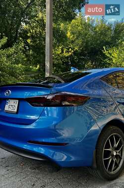 Седан Hyundai Elantra 2016 в  фото 5 Седан Hyundai Elantra 2016 в