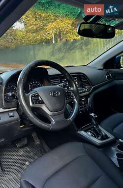 Седан Hyundai Elantra 2016 в  фото 15 Седан Hyundai Elantra 2016 в