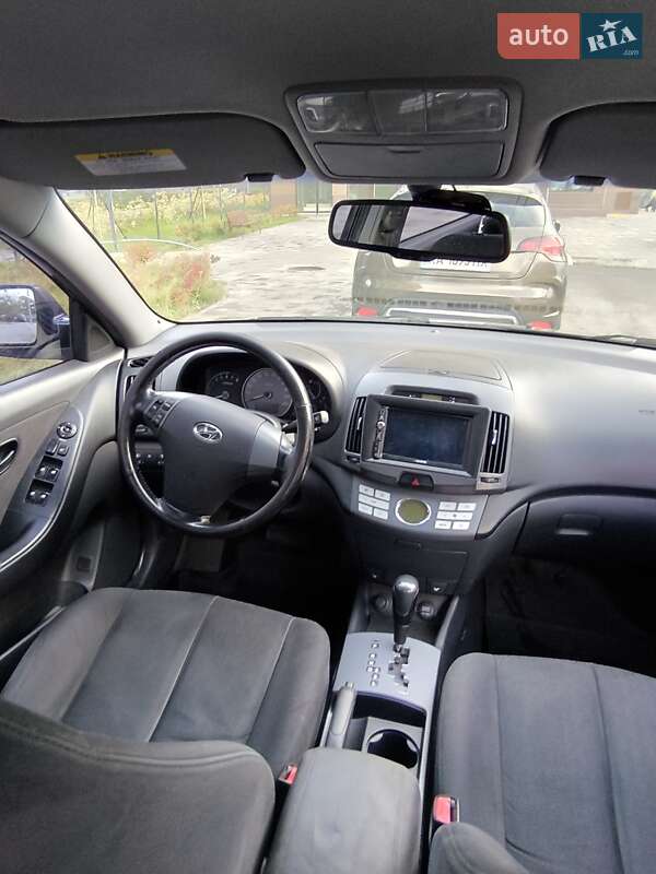 Седан Hyundai Elantra 2008 в Киеве
