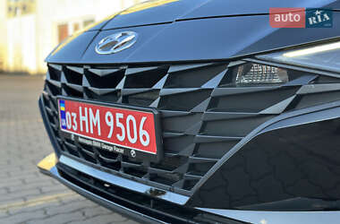 Седан Hyundai Elantra 2023 в 