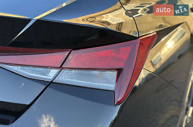 Седан Hyundai Elantra 2023 в 