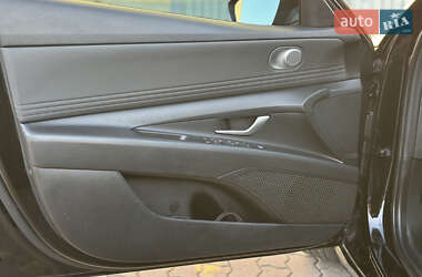 Седан Hyundai Elantra 2023 в 