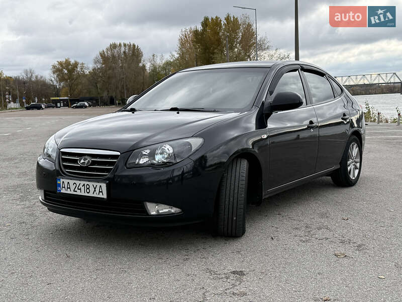 Седан Hyundai Elantra 2008 в  фото Седан Hyundai Elantra 2008 в