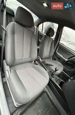 Седан Hyundai Elantra 2004 в  фото 22 Седан Hyundai Elantra 2004 в