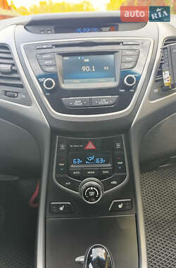 Седан Hyundai Elantra 2014 в  фото 13 Седан Hyundai Elantra 2014 в