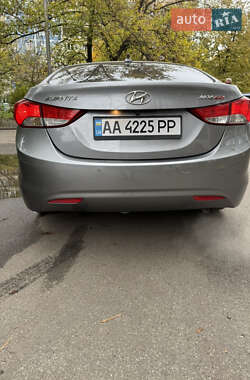 Седан Hyundai Elantra 2012 в 