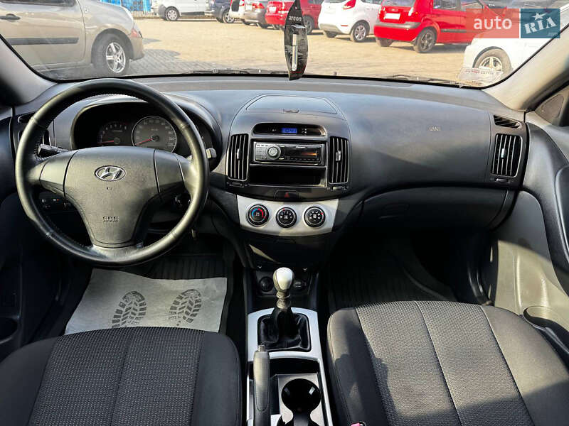 Седан Hyundai Elantra 2007 в Дніпрі