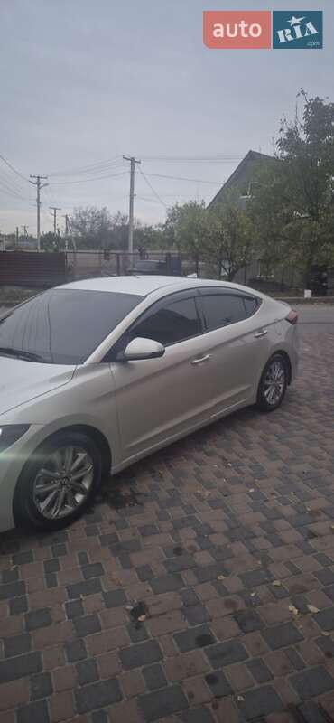 Седан Hyundai Elantra 2017 в Новомосковську