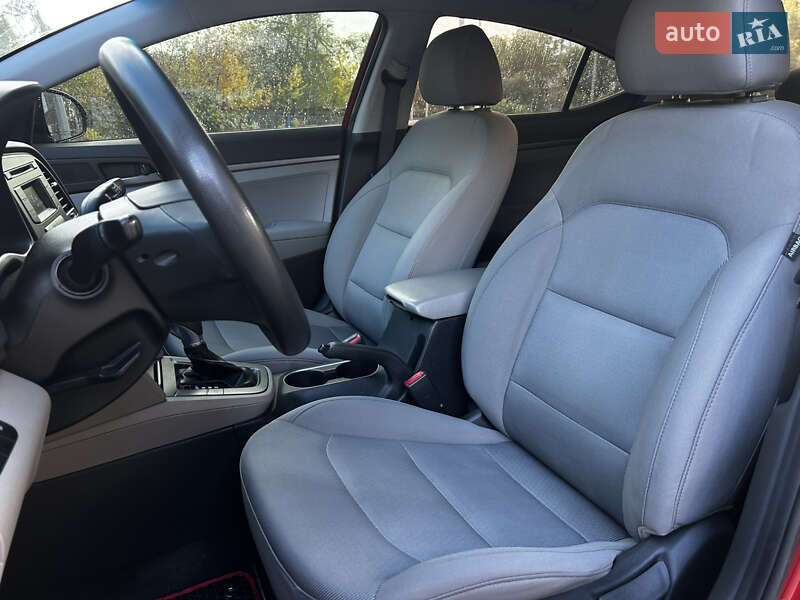 Седан Hyundai Elantra 2017 в Николаеве