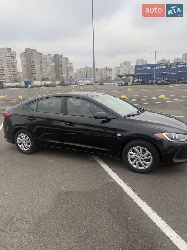 Седан Hyundai Elantra 2017 в Киеве