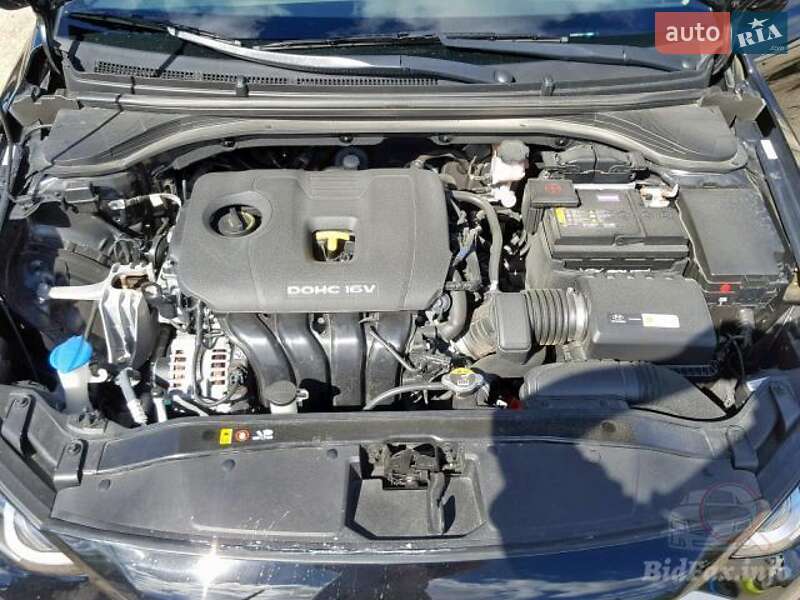 Седан Hyundai Elantra 2017 в Киеве