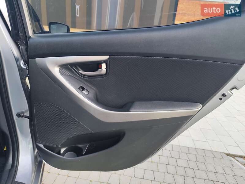 Седан Hyundai Elantra 2012 в Киеве фото 16 Седан Hyundai Elantra 2012 в Киеве