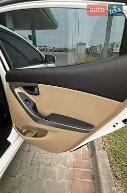 Седан Hyundai Elantra 2013 в 