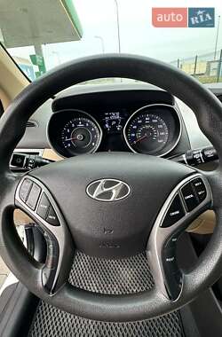 Седан Hyundai Elantra 2013 в 