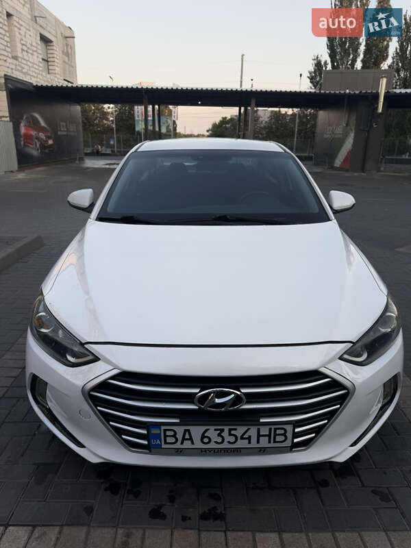 Седан Hyundai Elantra 2017 в 