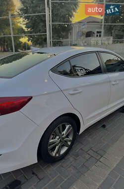 Седан Hyundai Elantra 2017 в 