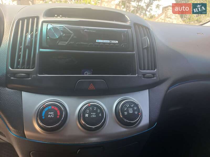 Седан Hyundai Elantra 2010 в Киеве фото 12 Седан Hyundai Elantra 2010 в Киеве