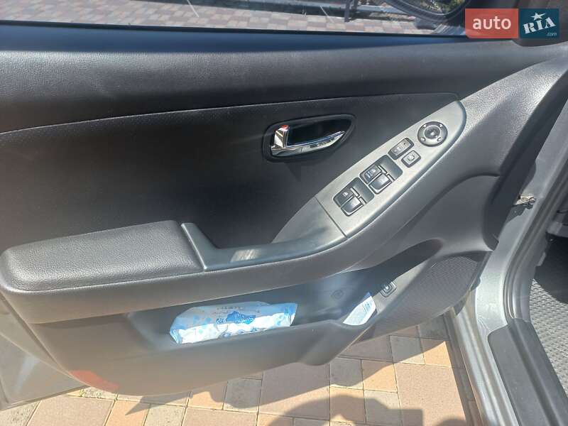 Седан Hyundai Elantra 2010 в Киеве фото 22 Седан Hyundai Elantra 2010 в Киеве