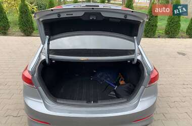 Седан Hyundai Elantra 2016 в Кривом Роге