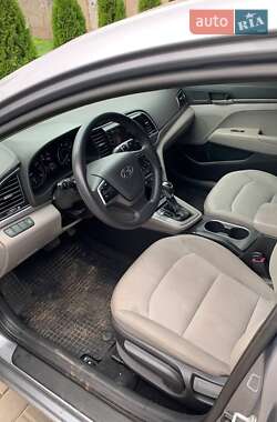 Седан Hyundai Elantra 2016 в Кривом Роге
