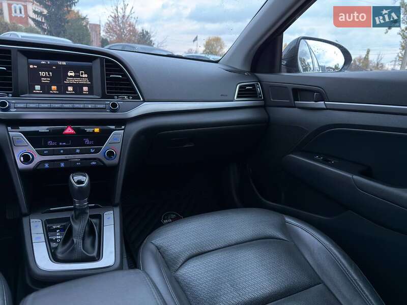 Седан Hyundai Elantra 2016 в Харькове