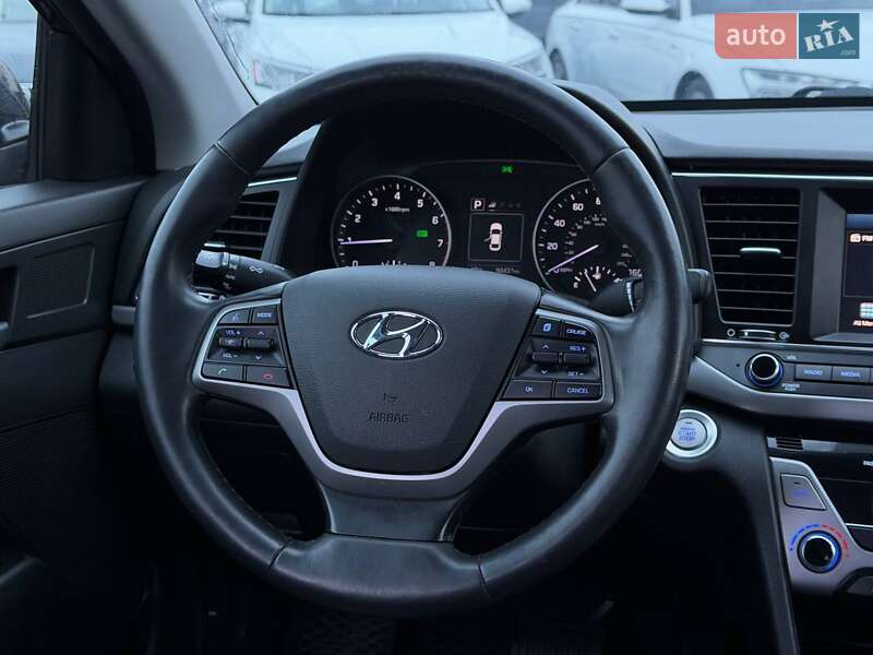 Седан Hyundai Elantra 2016 в Харькове