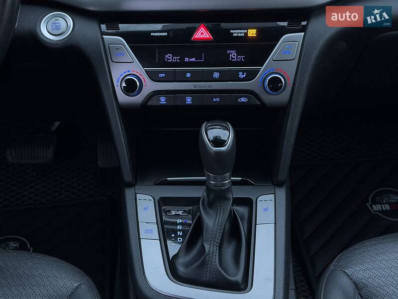 Седан Hyundai Elantra 2016 в Харькове