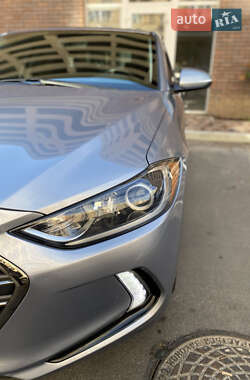 Седан Hyundai Elantra 2016 в  фото 8 Седан Hyundai Elantra 2016 в