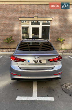 Седан Hyundai Elantra 2016 в  фото 13 Седан Hyundai Elantra 2016 в