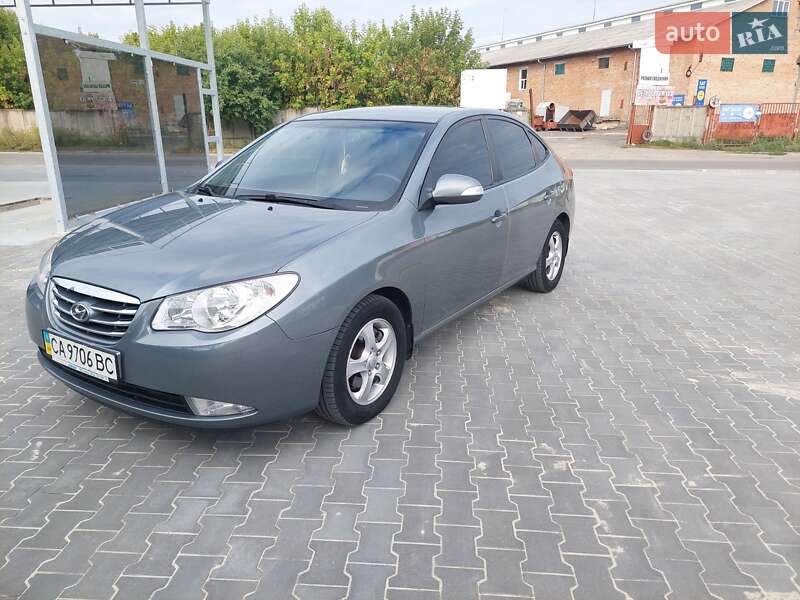 Седан Hyundai Elantra 2010 в Умани фото Седан Hyundai Elantra 2010 в Умани