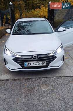 Седан Hyundai Elantra 2019 в 