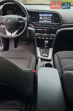 Седан Hyundai Elantra 2019 в 
