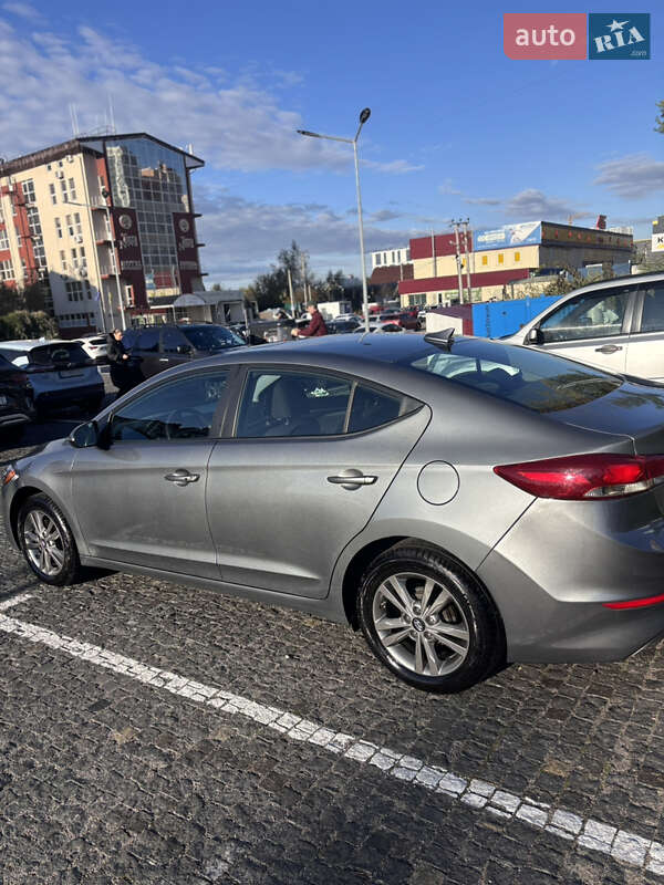 Седан Hyundai Elantra 2016 в Киеве
