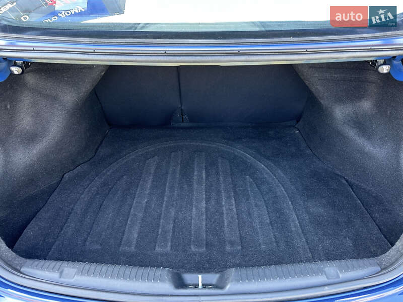 Седан Hyundai Elantra 2015 в Киеве