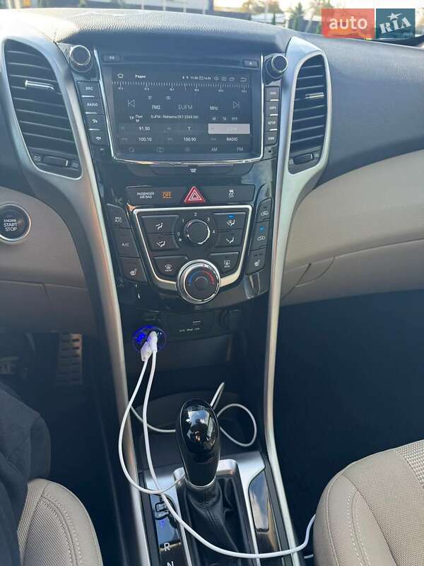 Хетчбек Hyundai Elantra 2015 в Луцьку