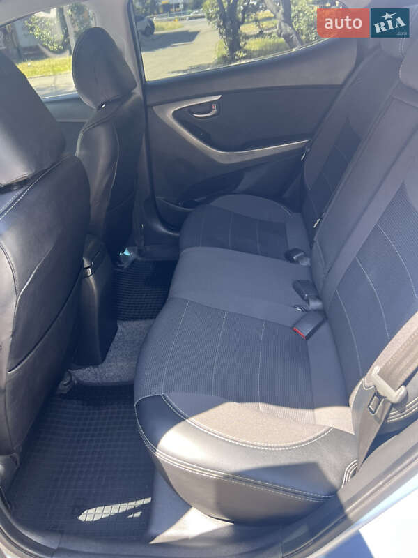 Седан Hyundai Elantra 2011 в Киеве
