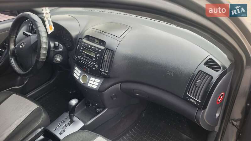 Седан Hyundai Elantra 2008 в Вознесенске