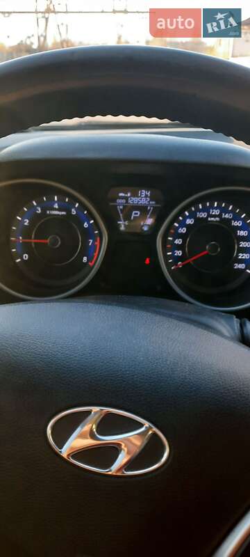 Седан Hyundai Elantra 2012 в Виннице