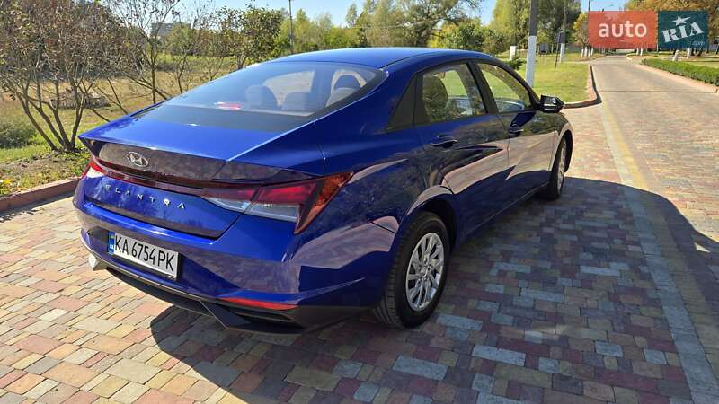 Hyundai Elantra 2021