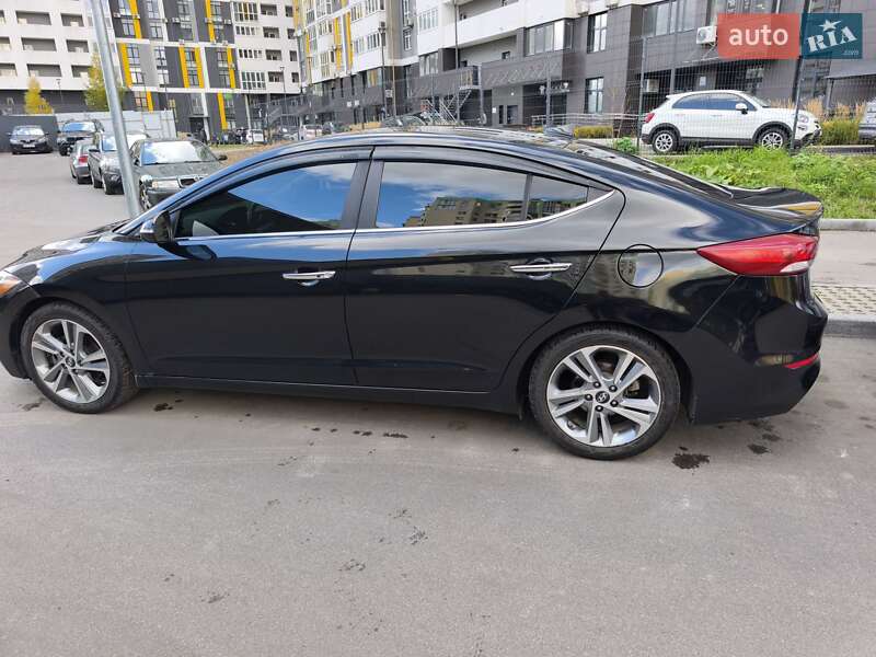 Седан Hyundai Elantra 2016 в Киеве