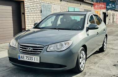 Седан Hyundai Elantra 2010 в Новомосковську