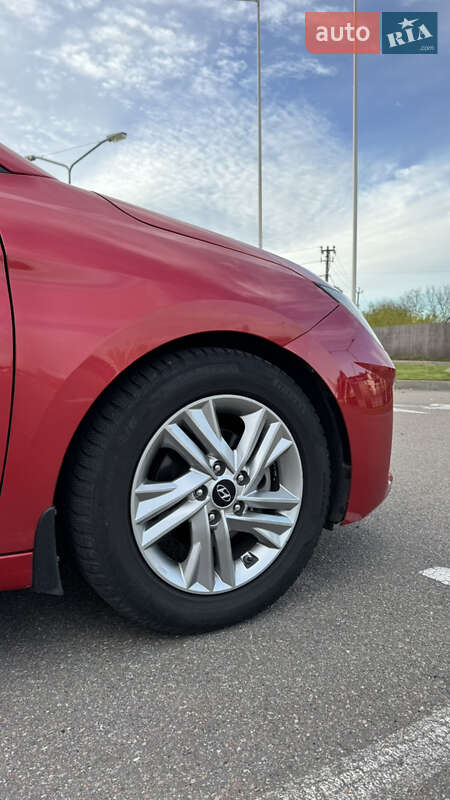 Седан Hyundai Elantra 2020 в Киеве