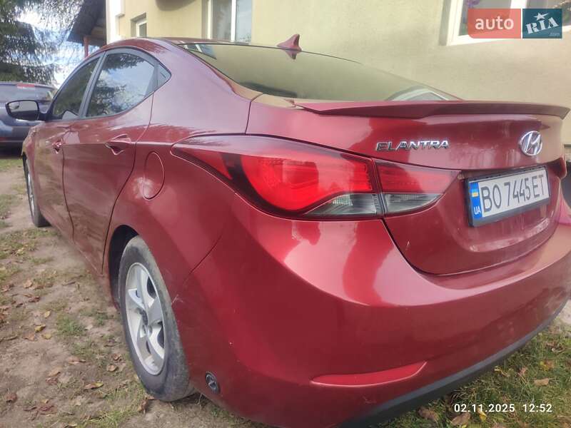 Седан Hyundai Elantra 2014 в Городке
