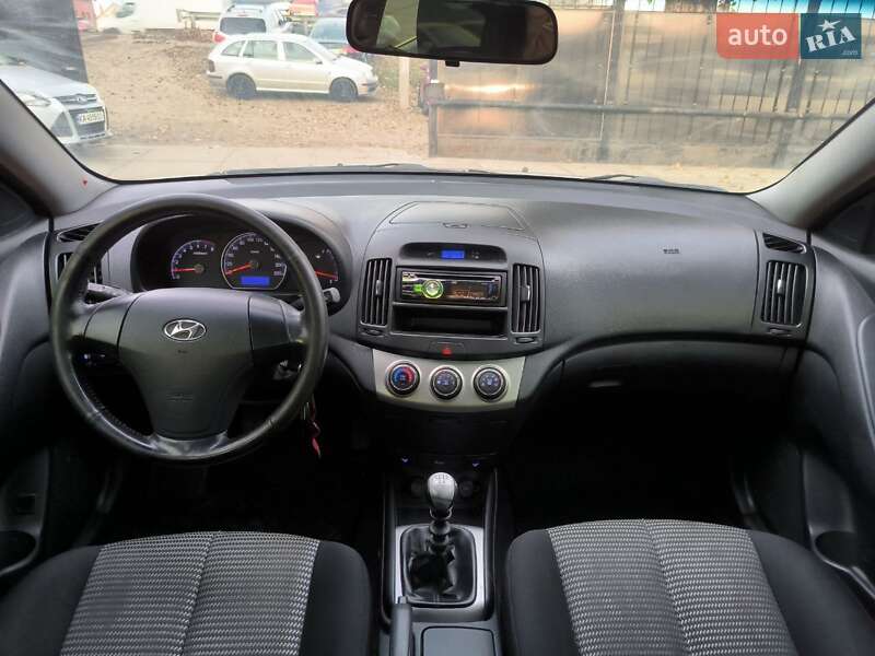 Седан Hyundai Elantra 2010 в Києві фото 13 Седан Hyundai Elantra 2010 в Києві
