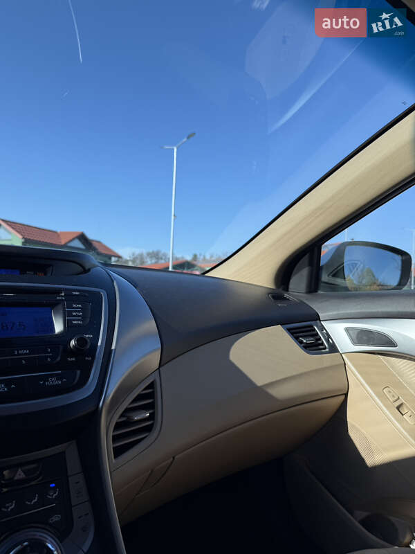 Седан Hyundai Elantra 2012 в Ирпене