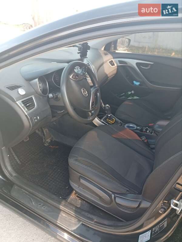 Седан Hyundai Elantra 2013 в Синельниково